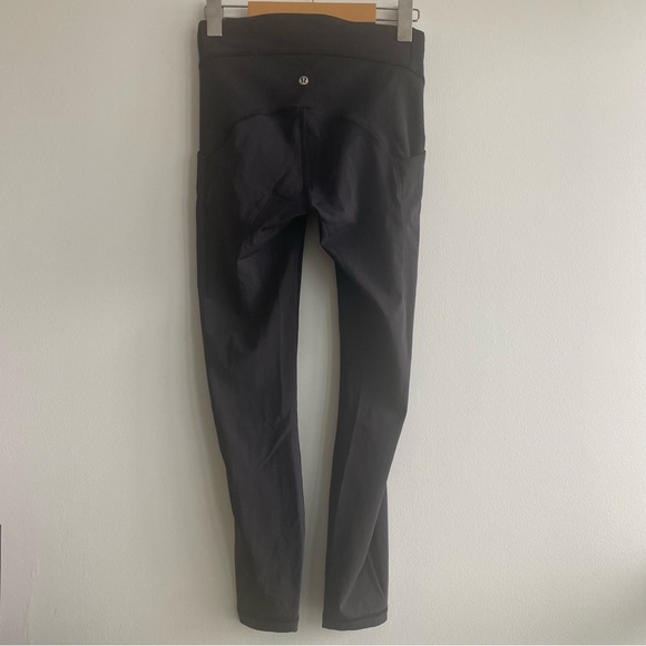 Like new lululemon power through leggings size 6 - Picture 8 of 12